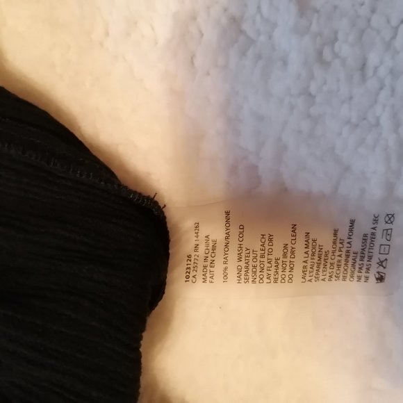 Black off-the-shoulder blouse - Picture 6 of 10